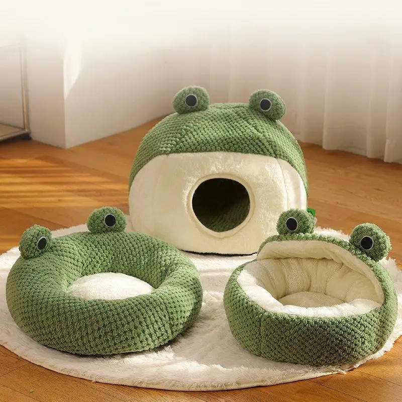 Pawsome™ Plush Frog-Shaped Pet Nest 