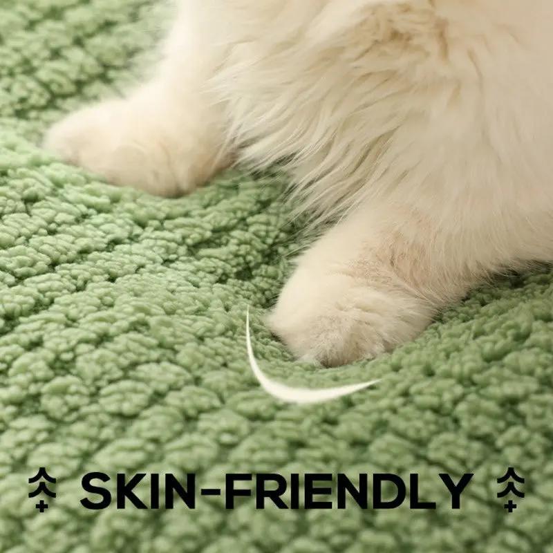 Pawsome™ Plush Frog-Shaped Pet Nest 