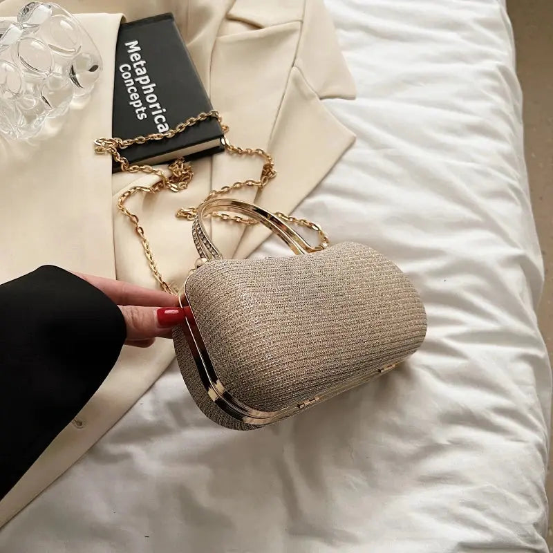 Veloria™ Shell-Shaped Shoulder 