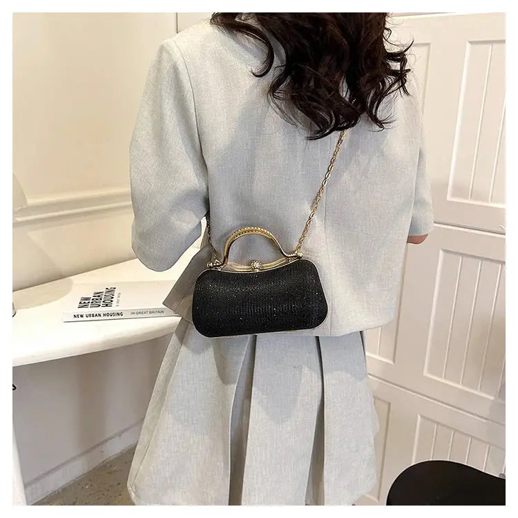 Veloria™ Shell-Shaped Shoulder 