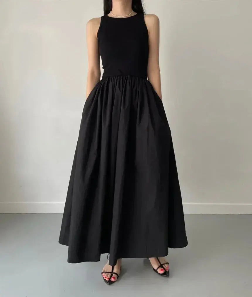 Veloria™ Sleeveless Black Midi Dress 